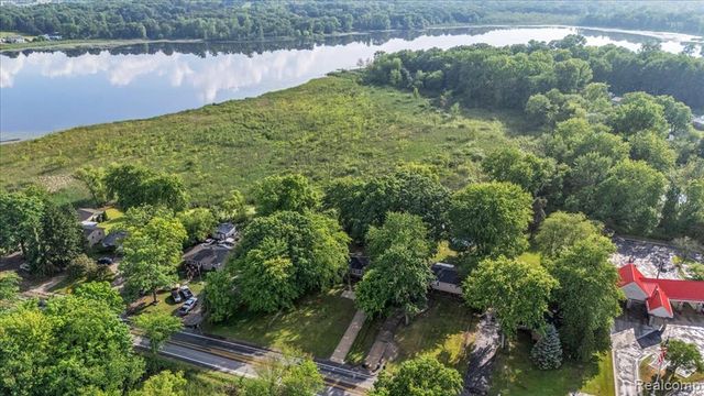3972 Joslyn Road, Lake Orion, MI 48359