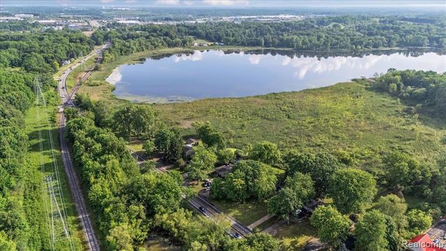 3972 Joslyn Road, Lake Orion, MI 48359