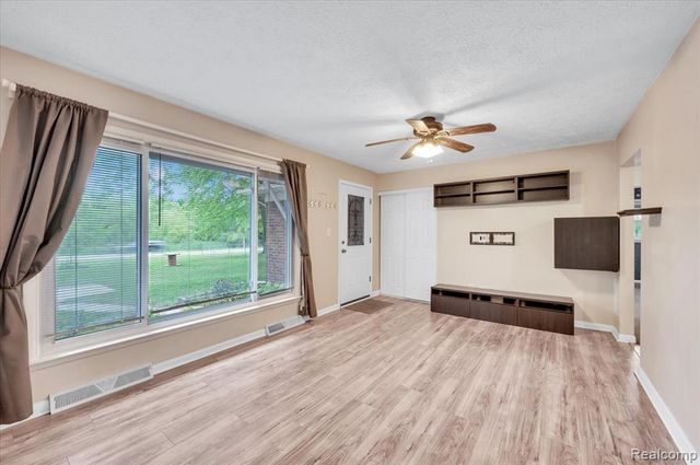 3972 Joslyn Road, Lake Orion, MI 48359