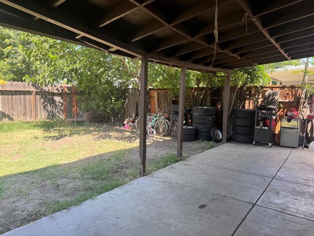 2151 S Pilgrim St, Stockton, CA 95206