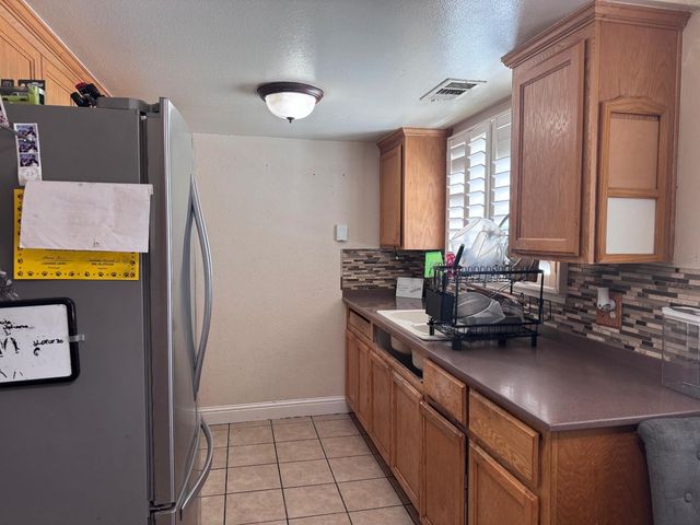 2151 S Pilgrim St, Stockton, CA 95206