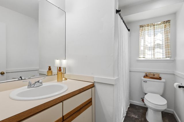 176 EAVES MILL RD, Medford, NJ 08055