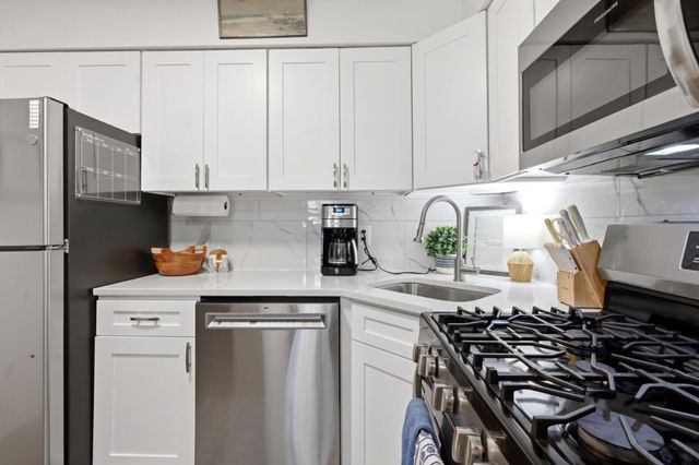 176 EAVES MILL RD, Medford, NJ 08055