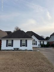 2927 Glennbury Lane, Southaven, MS 38672