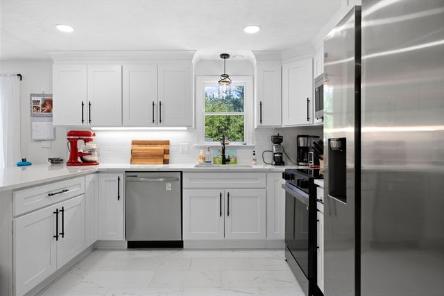 16 Pequot Ter, Plymouth, MA 02360