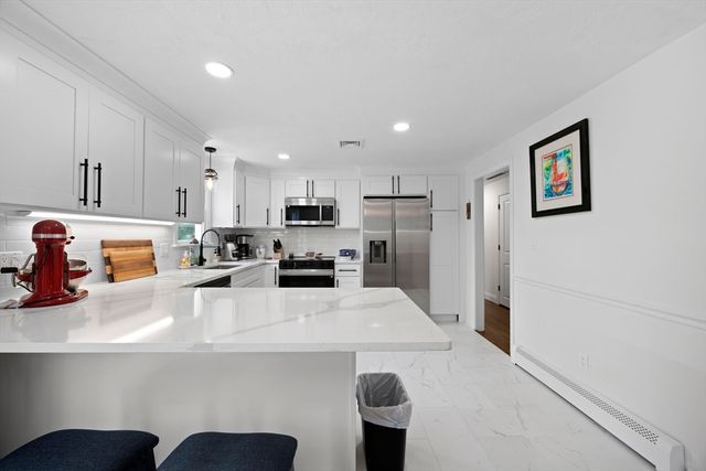 16 Pequot Ter, Plymouth, MA 02360
