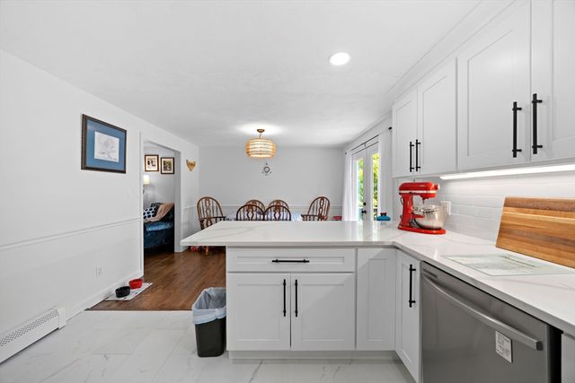 16 Pequot Ter, Plymouth, MA 02360