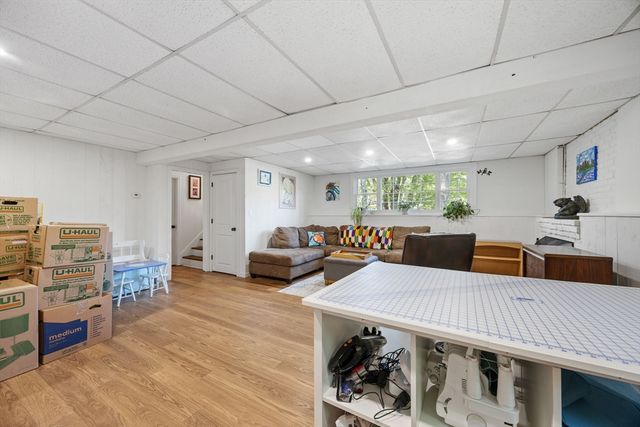 16 Pequot Ter, Plymouth, MA 02360
