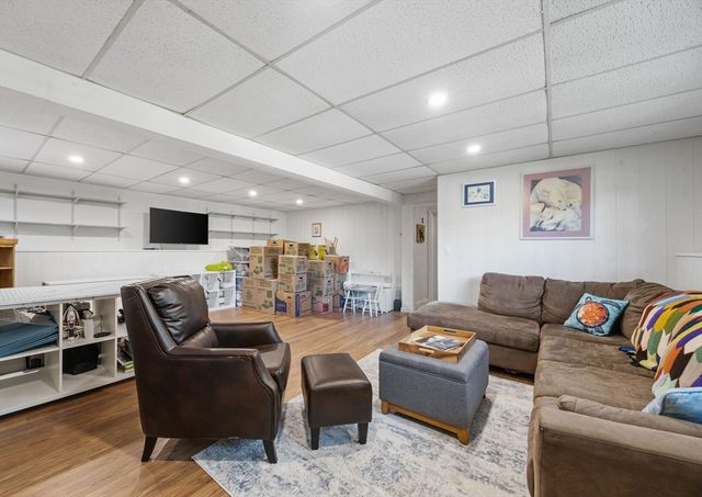 16 Pequot Ter, Plymouth, MA 02360