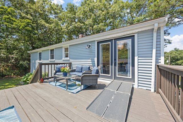 16 Pequot Ter, Plymouth, MA 02360