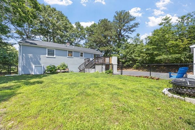 16 Pequot Ter, Plymouth, MA 02360