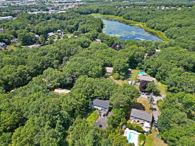 16 Pequot Ter, Plymouth, MA 02360