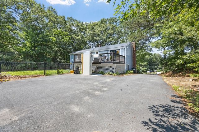 16 Pequot Ter, Plymouth, MA 02360