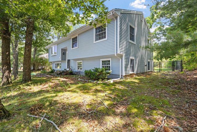 16 Pequot Ter, Plymouth, MA 02360