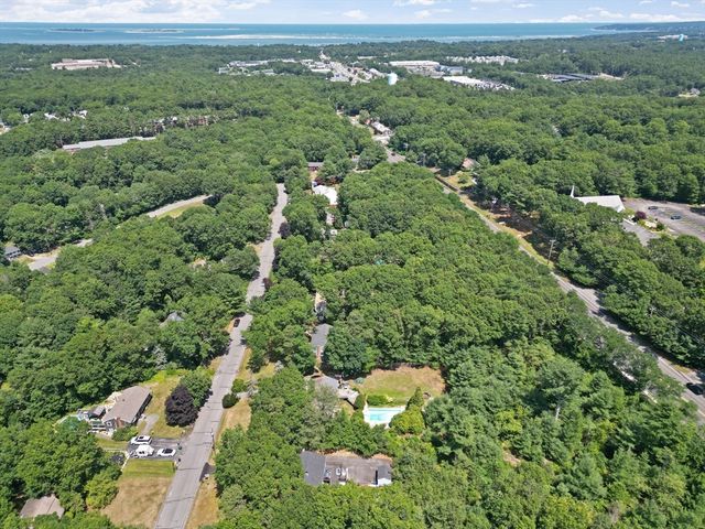 16 Pequot Ter, Plymouth, MA 02360