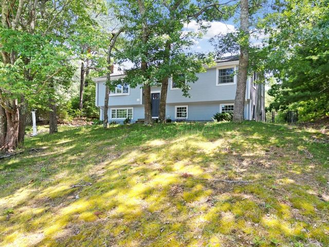 16 Pequot Ter, Plymouth, MA 02360
