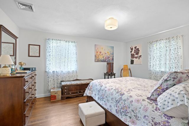 16 Pequot Ter, Plymouth, MA 02360