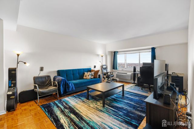 110 Somerset Street 2205, New Brunswick, NJ 08901