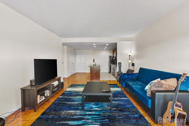 110 Somerset Street 2205, New Brunswick, NJ 08901
