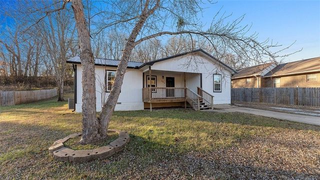 404 Amber Street, Huntsville, AR 72740