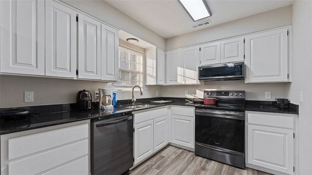 404 Amber Street, Huntsville, AR 72740