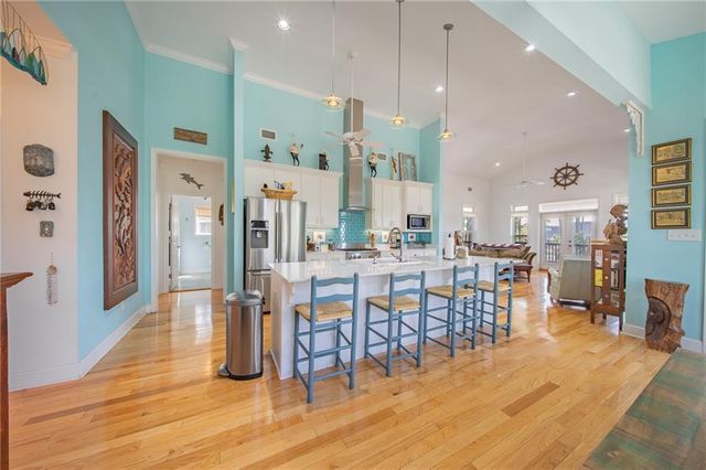 1325 Chaumont Avenue, Mobile, AL 36610