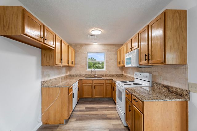 28102 S 631 Drive, Grove, OK 74344