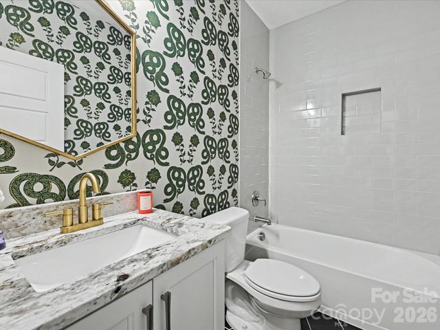 1052 Lakefront Woods, Belmont, NC 28012