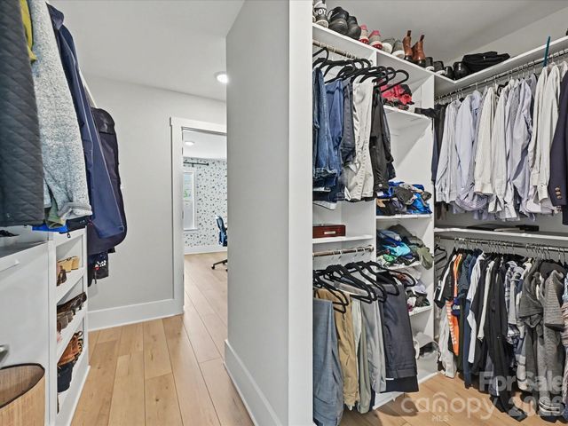 1052 Lakefront Woods, Belmont, NC 28012