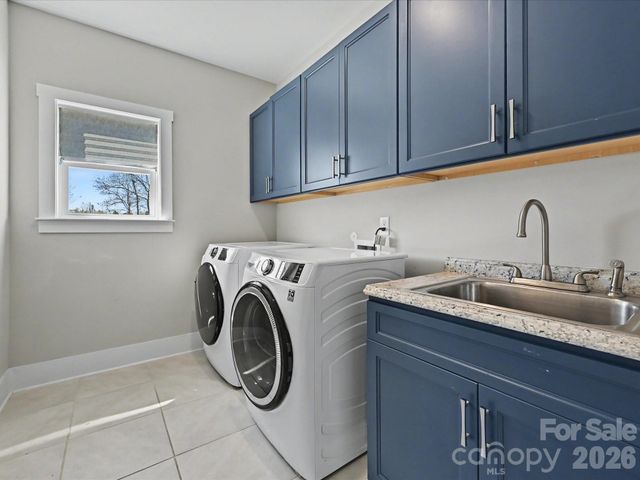 1052 Lakefront Woods, Belmont, NC 28012