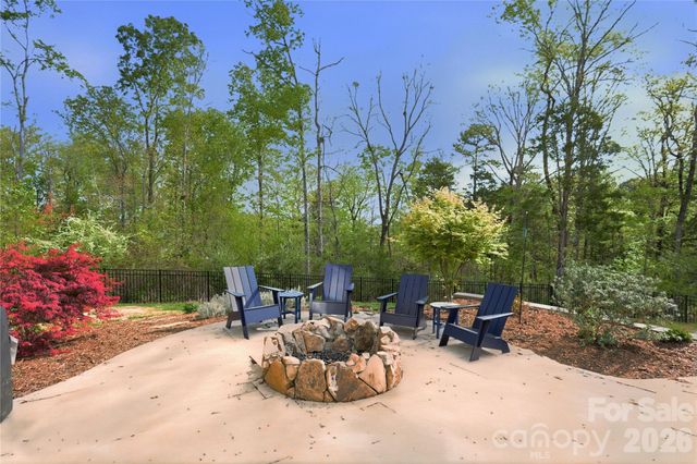 1052 Lakefront Woods, Belmont, NC 28012