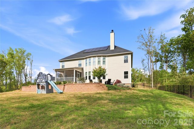 1052 Lakefront Woods, Belmont, NC 28012