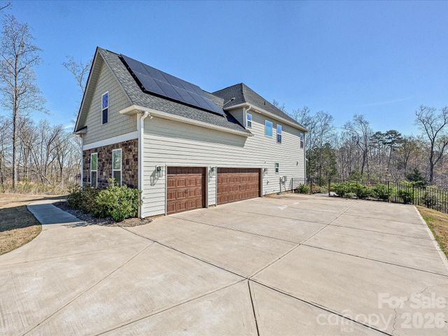1052 Lakefront Woods, Belmont, NC 28012