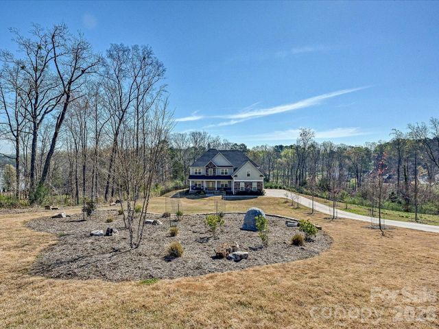 1052 Lakefront Woods, Belmont, NC 28012
