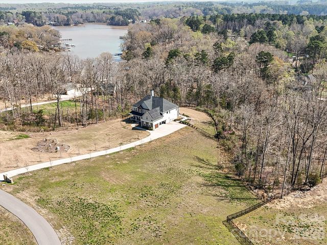 1052 Lakefront Woods, Belmont, NC 28012