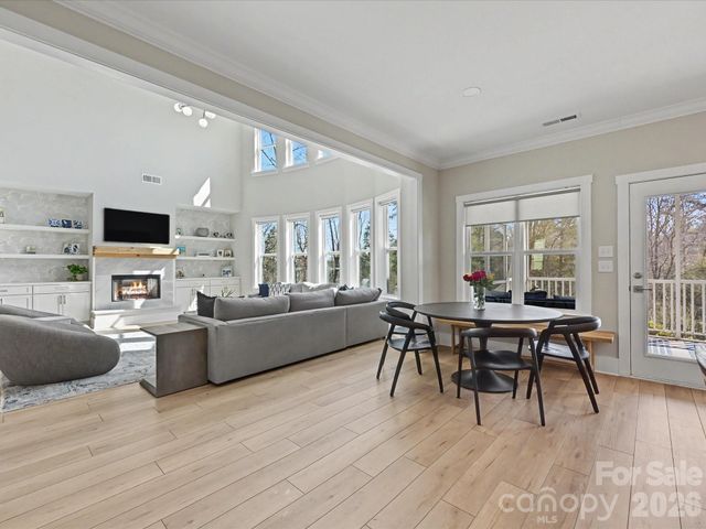 1052 Lakefront Woods, Belmont, NC 28012