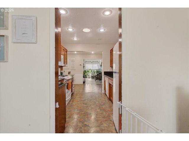 1300 VINE St, Albany, OR 97321