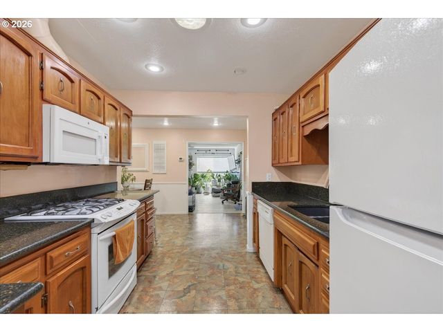 1300 VINE St, Albany, OR 97321