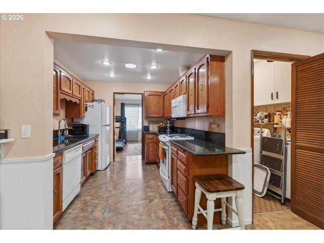 1300 VINE St, Albany, OR 97321