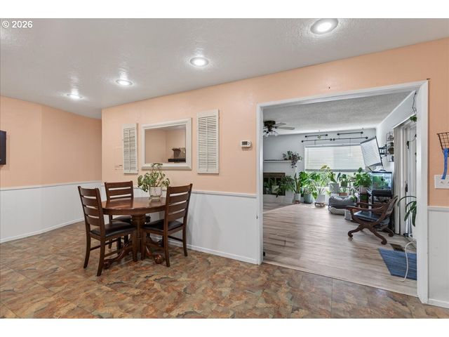1300 VINE St, Albany, OR 97321