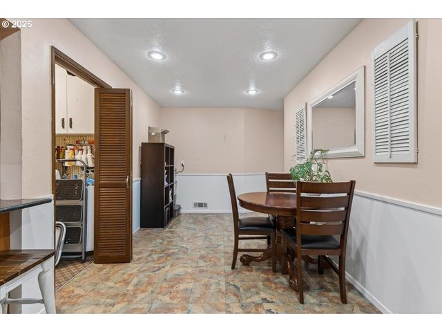 1300 VINE St, Albany, OR 97321