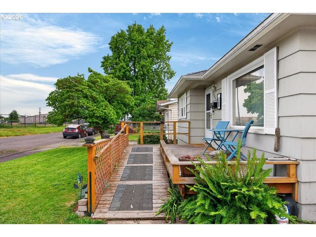 1300 VINE St, Albany, OR 97321