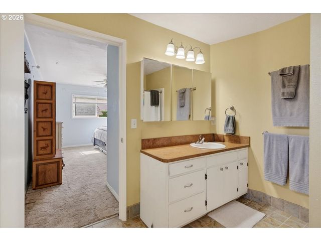 1300 VINE St, Albany, OR 97321
