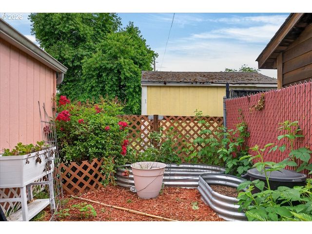 1300 VINE St, Albany, OR 97321