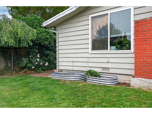 1300 VINE St, Albany, OR 97321