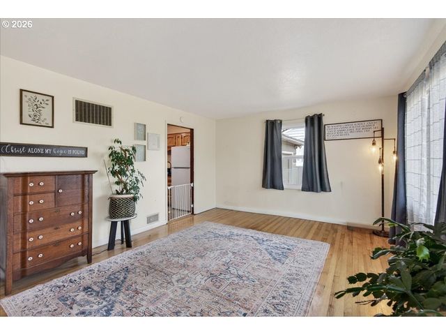 1300 VINE St, Albany, OR 97321