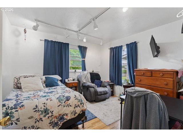 1300 VINE St, Albany, OR 97321