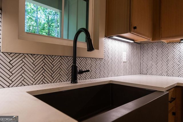 210 Lakeshore Drive, Eatonton, GA 31024