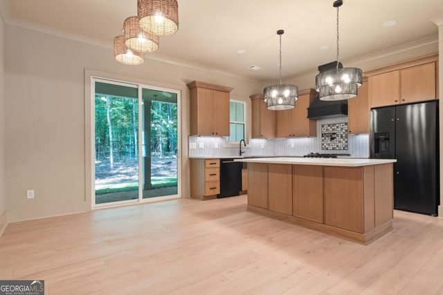 210 Lakeshore Drive, Eatonton, GA 31024