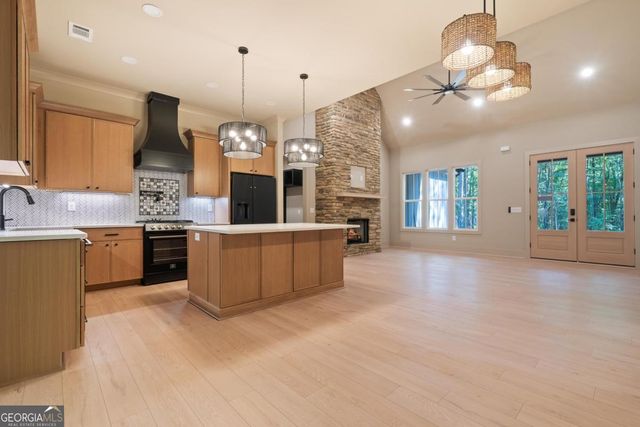 210 Lakeshore Drive, Eatonton, GA 31024